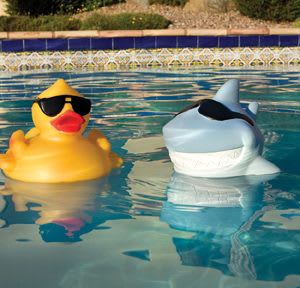 Game Shark Large Floating Chlorinator, for Pool or Spa, 1in Tablets or (5) 3in Tabs  