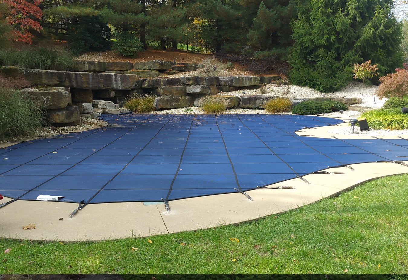 GLI 16' x 32' Rectangle Mesh Safety Cover w/ 4' x 8' CES, Blue | 20-1632RE-CES48-SAP-BLU image 5